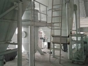 Вертикальная мельница для карбоната кальция с линией вторичной сортировки для компании в провинции Гуанси, производящей порошок